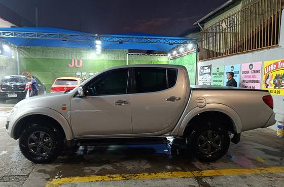 MITSUBISHI L200 TRITON 2.4 HLS 4X2 CD 16V FLEX 4P MANUAL